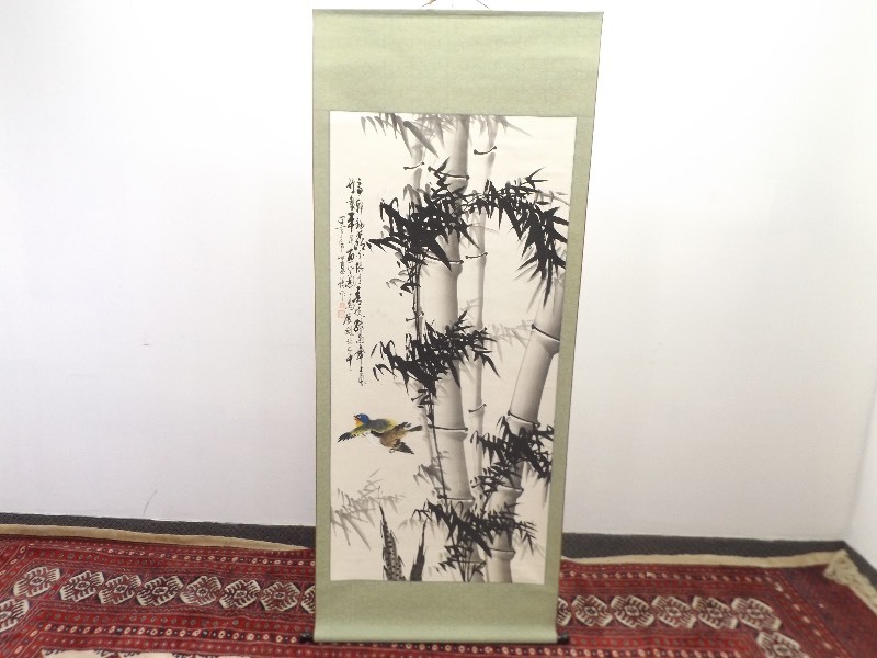 lot 34 image: 3 Vintage 6 Painted Japanese Scrolls