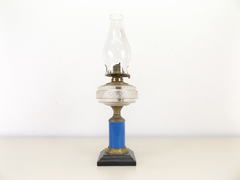lot 37 image: Antique Oil Lantern