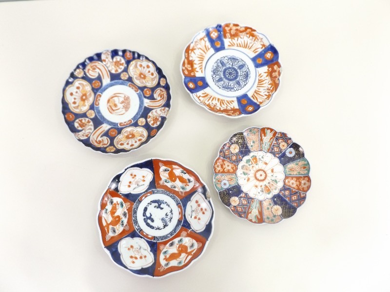 lot 42 image: Lot of VERY OLD Hand Painted Japanese IMARI Plates
