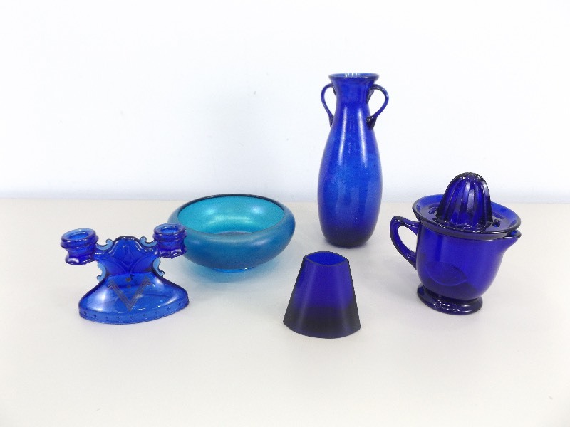 lot 43 image: Lot of Vintage Cobalt Blue Glass Pieces