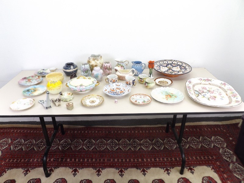 lot 50 image: Large Lot of Vintage Porcelain, Crystal, Glass, etc. Pieces
