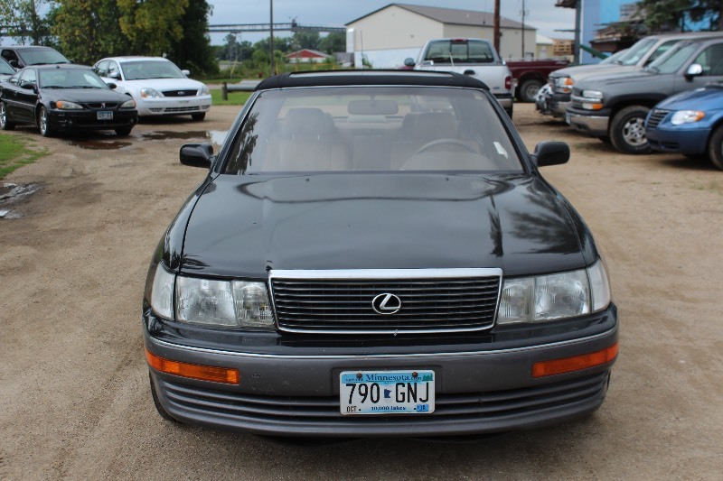 lot 2850 image: 1994 Lexus LS 400