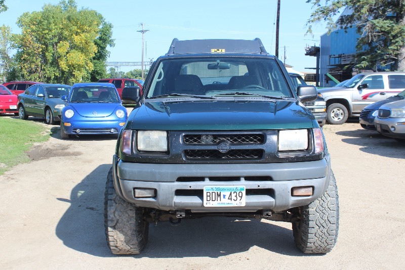 2001 Nissan Xterra 4x4 - Lifted -