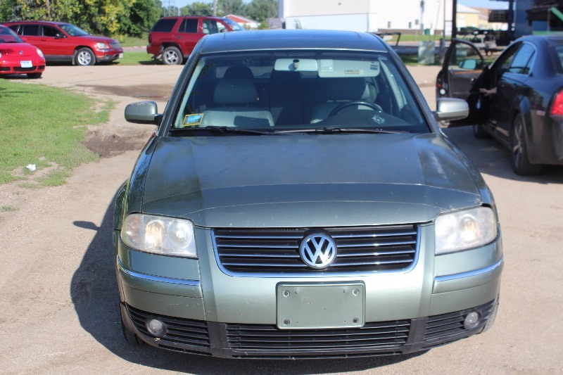 lot 2866 image: 2001 Volkswagen New Passat GLX -4Motion AWD - V6 -