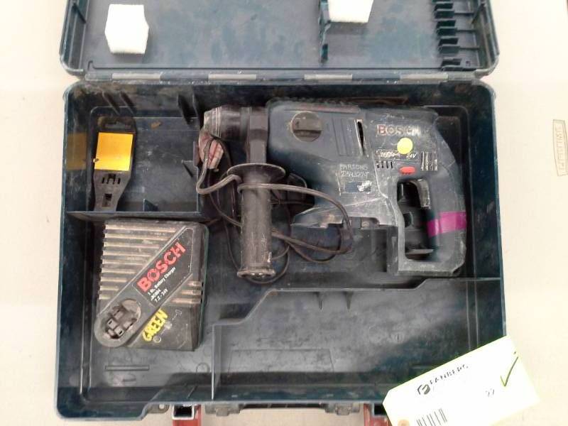 lot 22 image: Bosch 11524 24v Cordless 34in Rotary Hammer Drill
