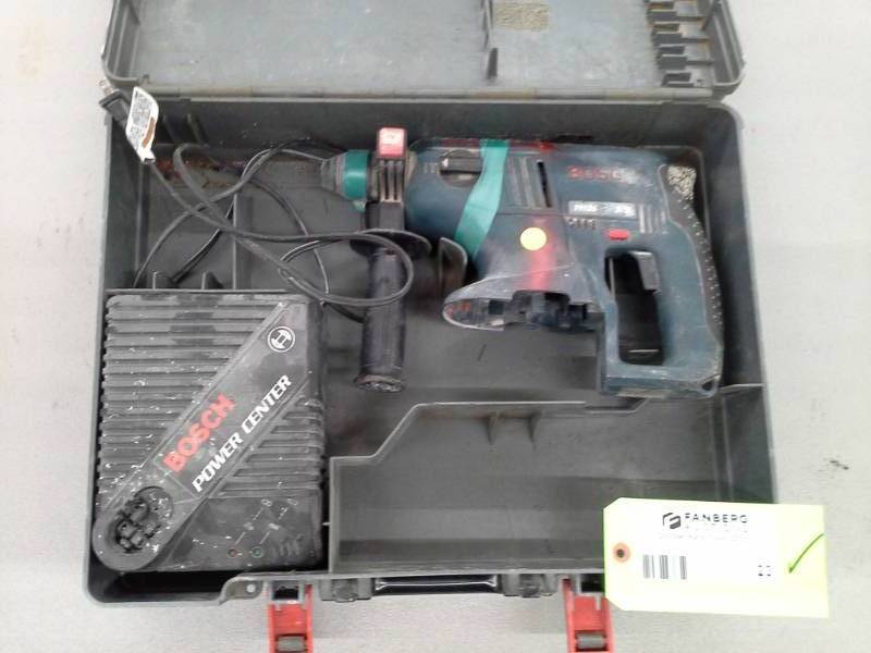 lot 23 image: Bosch 11524 24v Cordless 34in Rotary Hammer Drill