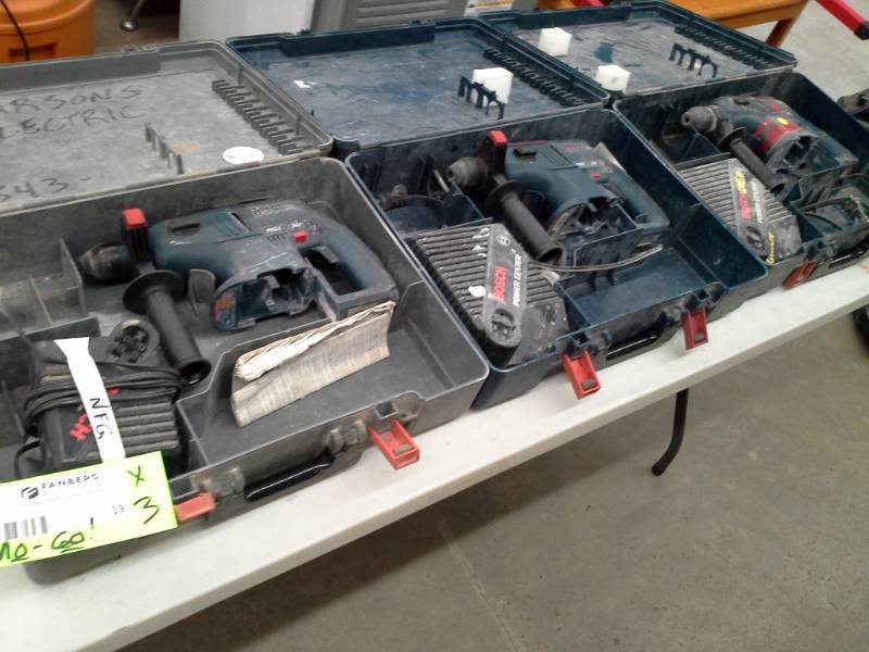 lot 39 image: Three Units - Need Repair - Bosch 11524 Cordless Drills