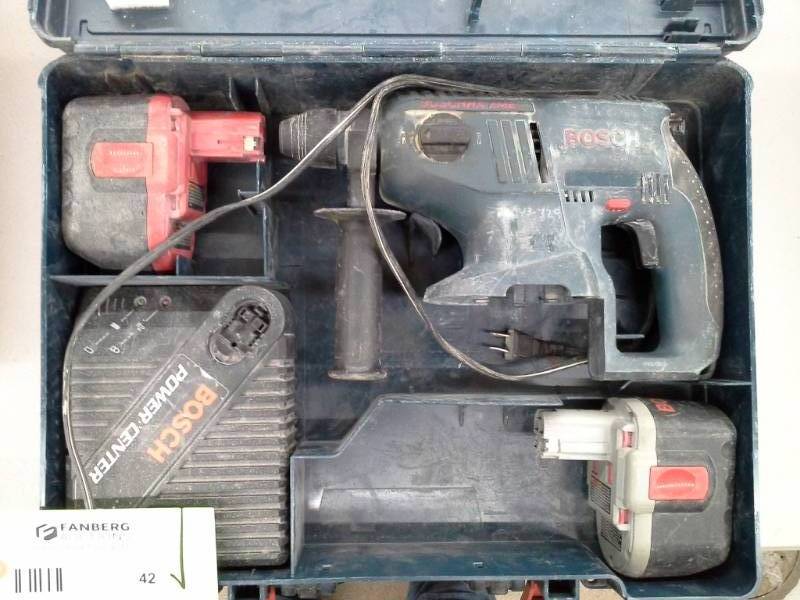 lot 42 image: Bosch 11524 24v Cordless 34in Rotary Hammer Drill