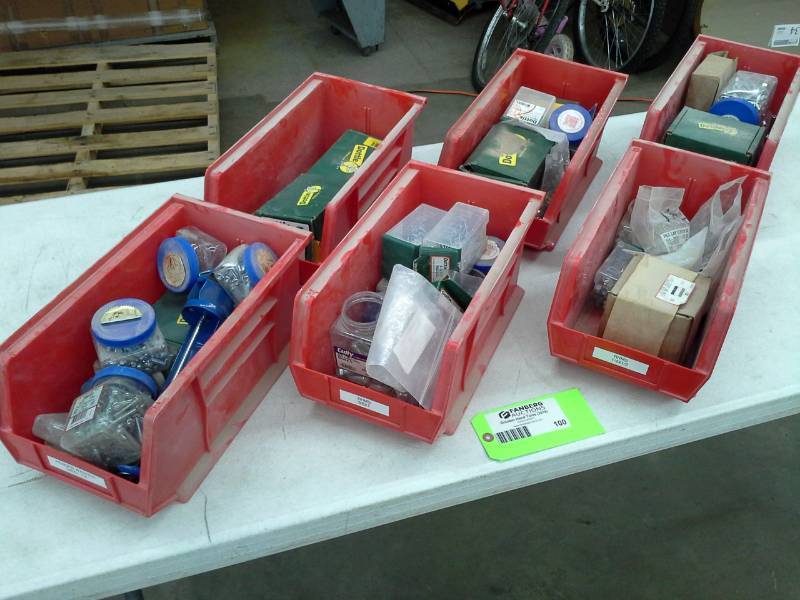 lot 100 image: Set of 6 Plastic Bins with Contents