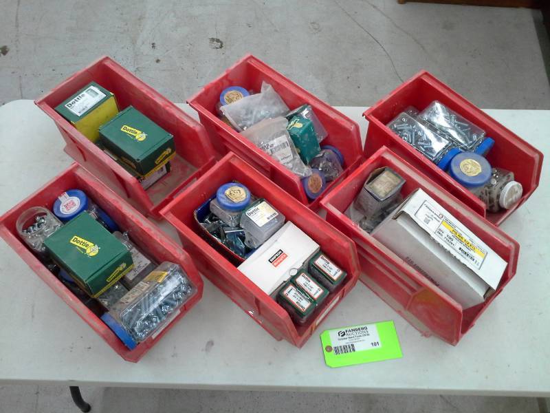 lot 101 image: Set of 6 Plastic Bins with Contents
