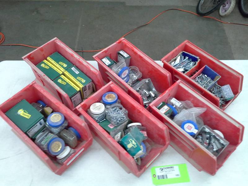 lot 103 image: Set of 6 Plastic Bins with Contents
