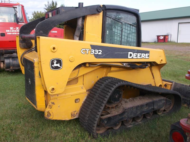 JD CT322 SKIDSTEER