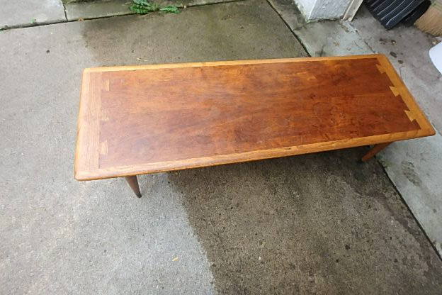 lot 250 image: Lane Coffee Table