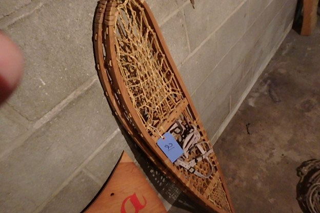 lot 21 image: Tubbs Snowshoes