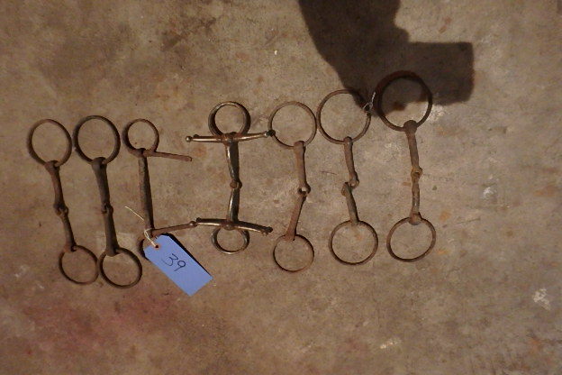 lot 39 image: Lot of Old Bits