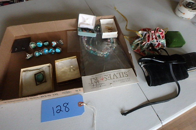 lot 128 image: Turquois Rings, Jewelry