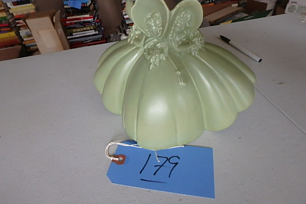 lot 179 image: Haeger Vase