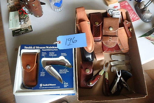 lot 196 image: Smith and Wesson, Multi-Tools, Sheaths