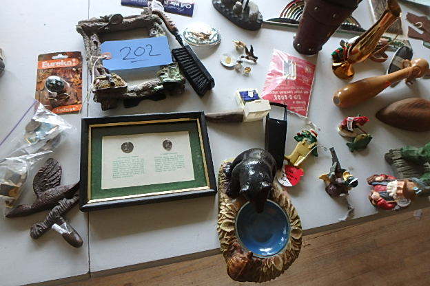 lot 202 image: Stuff