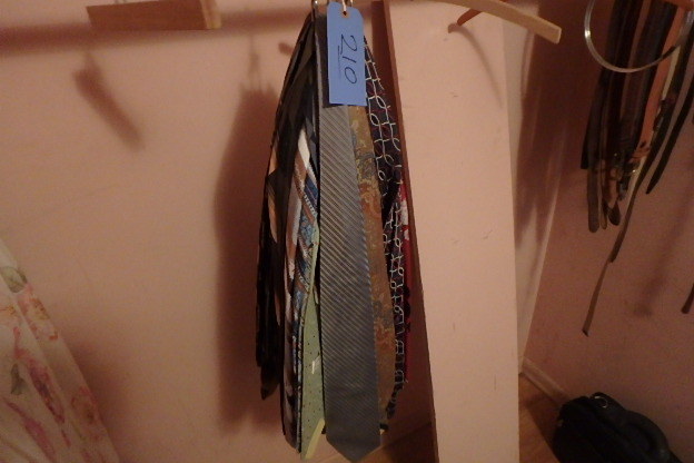 lot 210 image: Vintage Ties