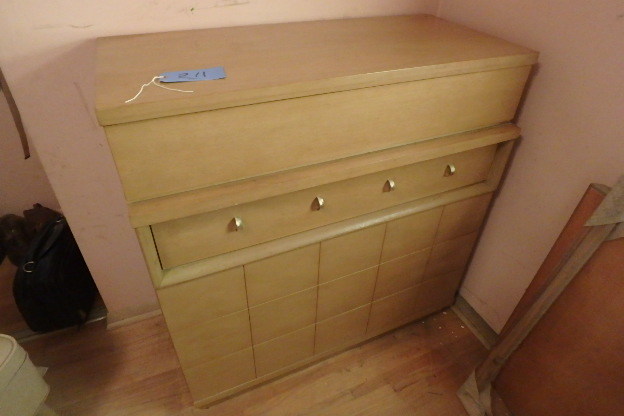 lot 211 image: MidCentury Modern Bedroom Set
