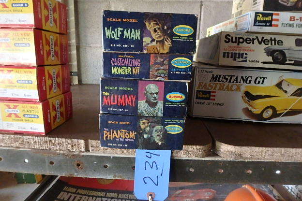 lot 234 image: Aurora Monster Models