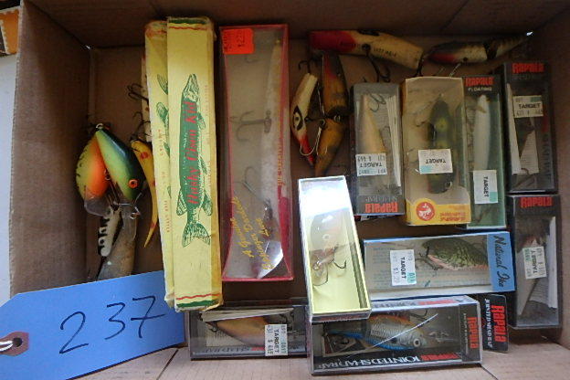 lot 237 image: Lot of Lures