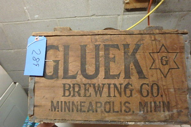 lot 289 image: Wooden Gluek Beer Case