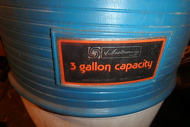 lot 293 image: Coolers, Jugs