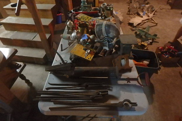 lot 299 image: Everything on Table