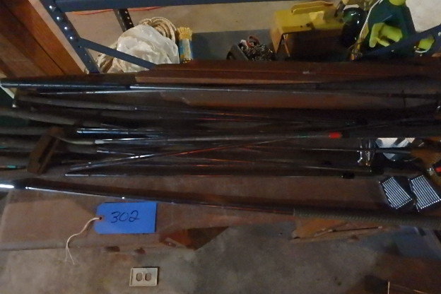 lot 302 image: Golf Clubs