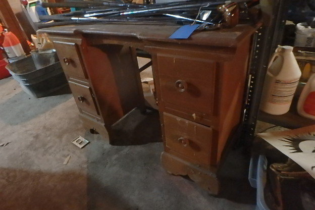 lot 321 image: Old Vanity