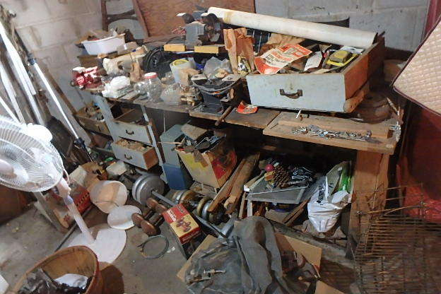 lot 324 image: Bench of Good Stuff