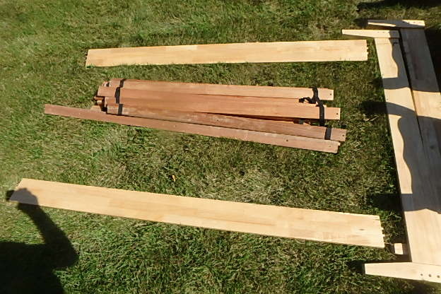 lot 339 image: Blond Bedroon Set