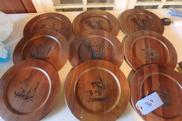lot 364 image: Lot of Wooden Plates