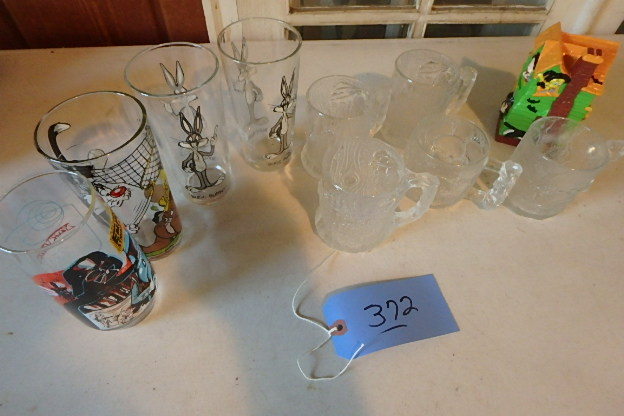 lot 372 image: Cartoon Glasses