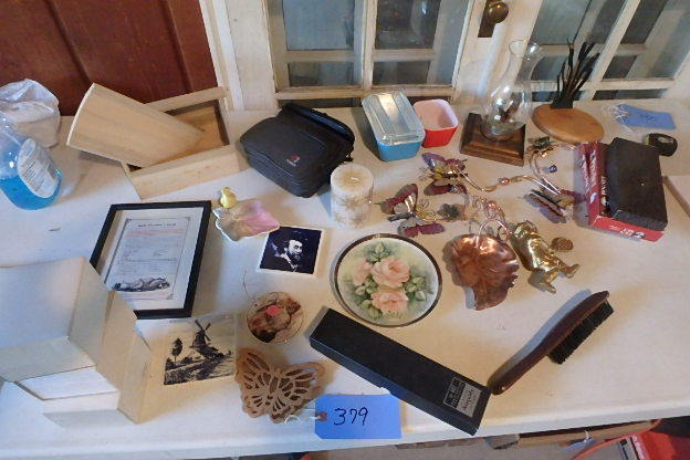 lot 379 image: Huge Lot of Stuff