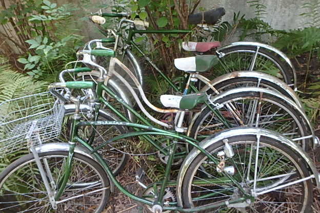 lot 396 image: Four Vintage Schwinns