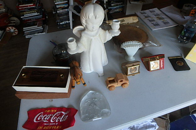 lot 385 image: Angel, Stuff