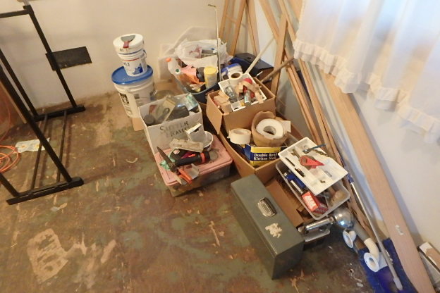 lot 402 image: Lot of remodeling supplies