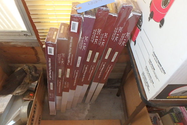 lot 409 image: Lot of Blinds