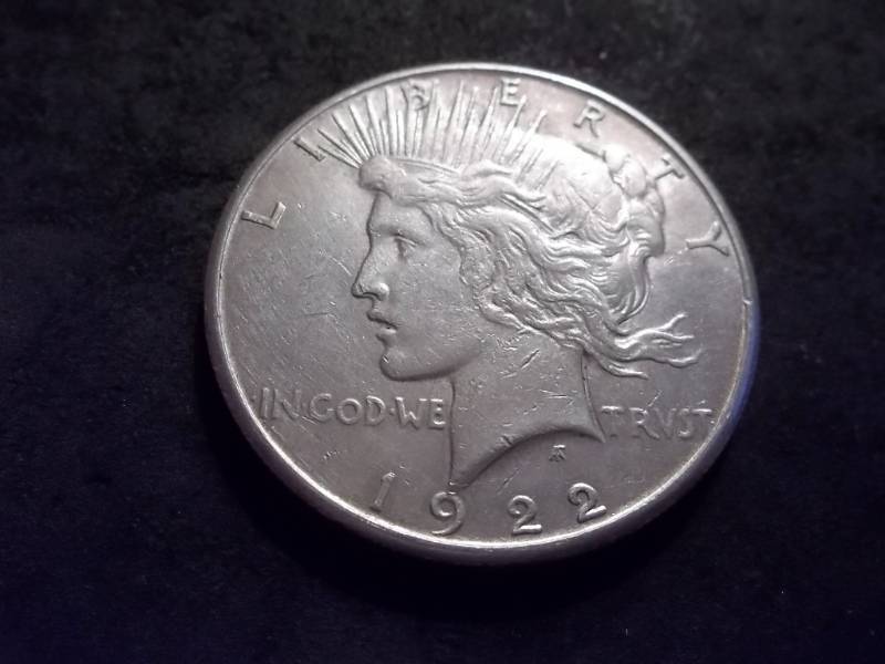 lot 81 image: 1922 S  Silver Peace Dollar
