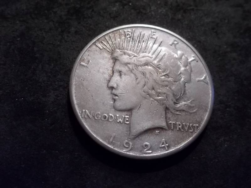lot 89 image: 1924 S Peace Silver Dollar
