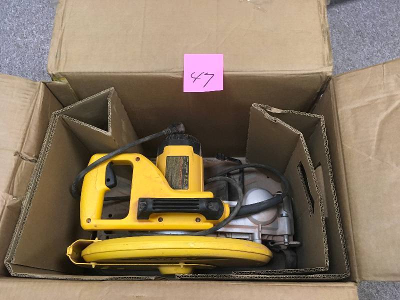 lot 47 image: Dewalt D28715 14 Chop Saw w QUIK-CHANGE used in working condition