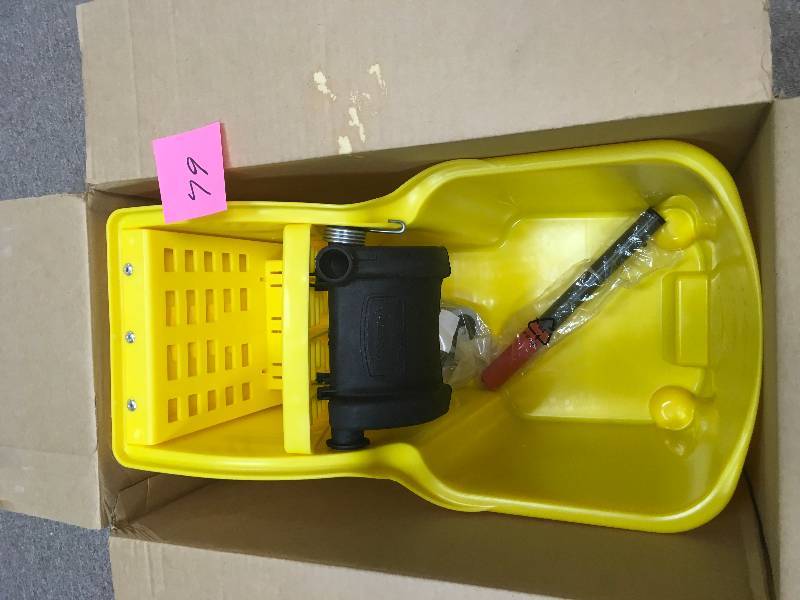 lot 79 image: Rubbermaid Tandem Bucket not used