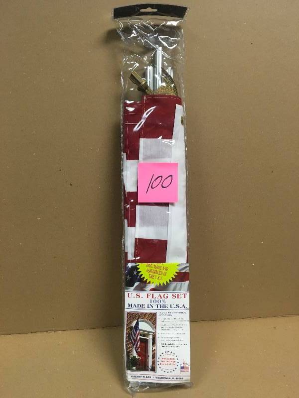 lot 100 image: US Flag Set