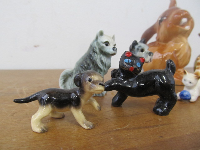 lot 130 image: Vintage Animal Figurines - Rabbits etc