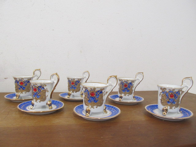 lot 131 image: Nicely Decorated Vintage GermanItalian Porcelain Tea Set