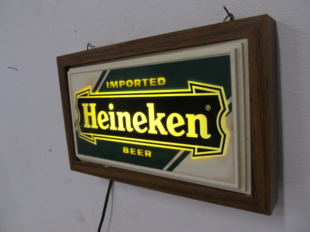 lot 137 image: Lighted Vintage HEINEKEN Beer Sign