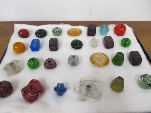 lot 151 image: Group of LARGE Old Vintage Hand Made Art Glass Beads